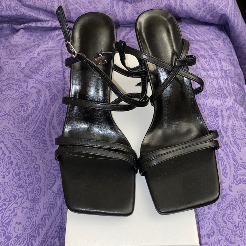 Never worn women heels